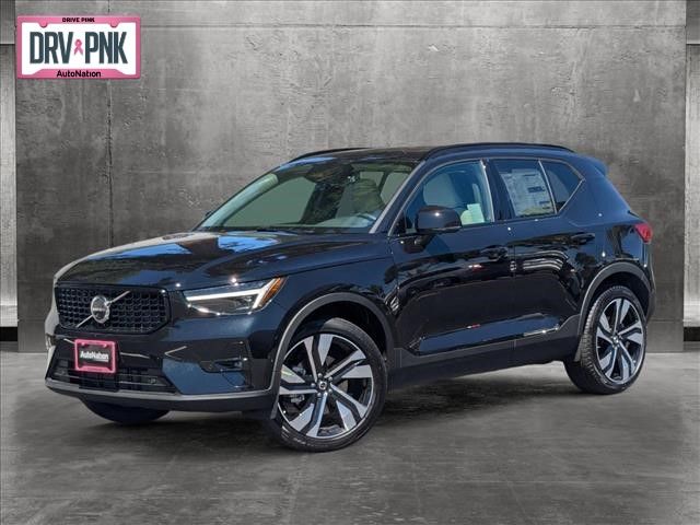 2024 Volvo XC40 Plus Dark Theme