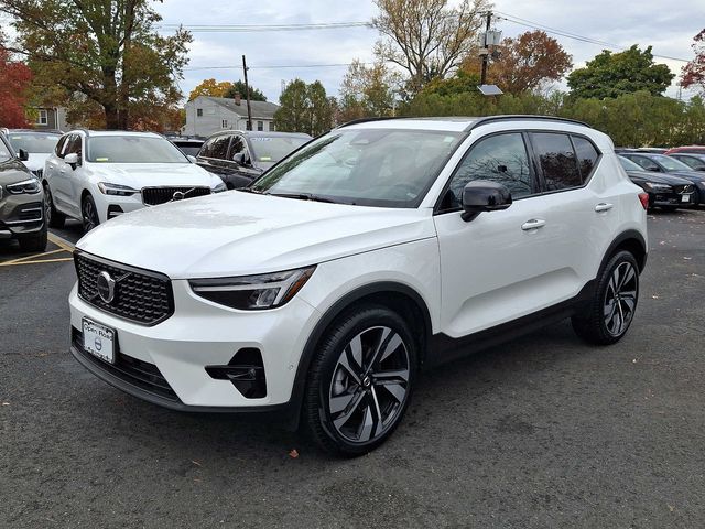 2024 Volvo XC40 Plus Dark Theme