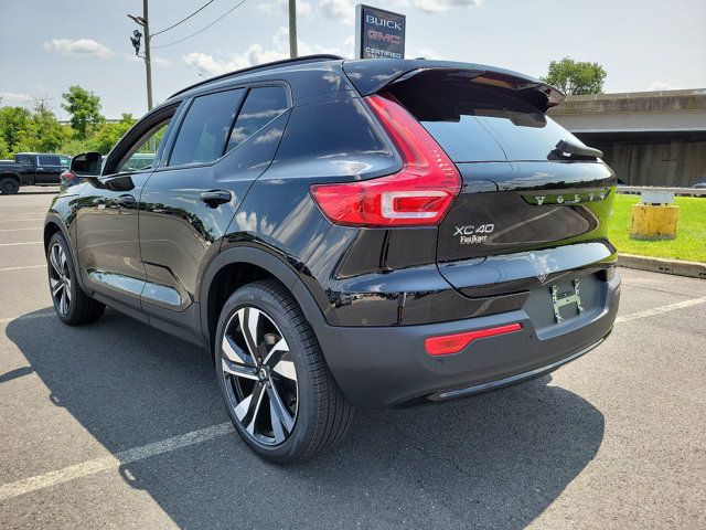 2024 Volvo XC40 Plus Dark Theme