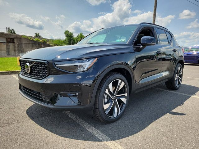 2024 Volvo XC40 Plus Dark Theme