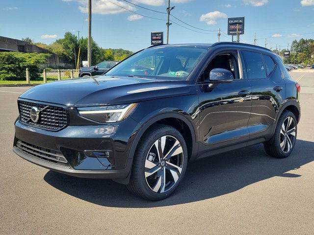 2024 Volvo XC40 Plus Dark Theme