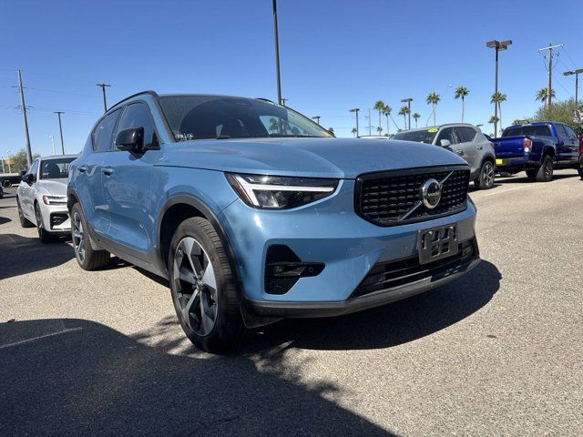 2024 Volvo XC40 Plus Dark Theme