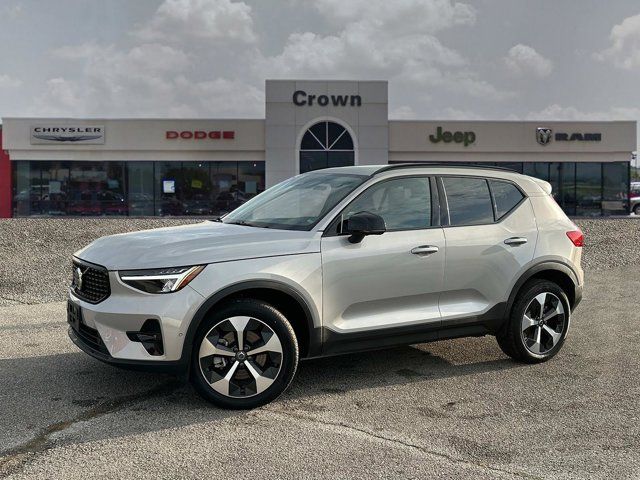 2024 Volvo XC40 Plus Dark Theme