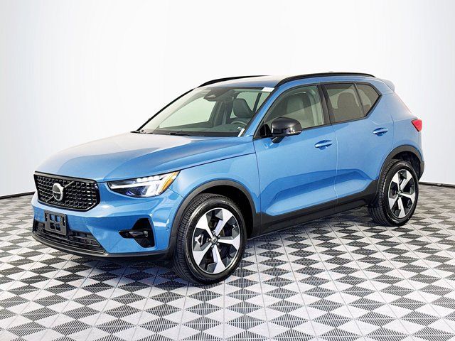 2024 Volvo XC40 Plus Dark Theme