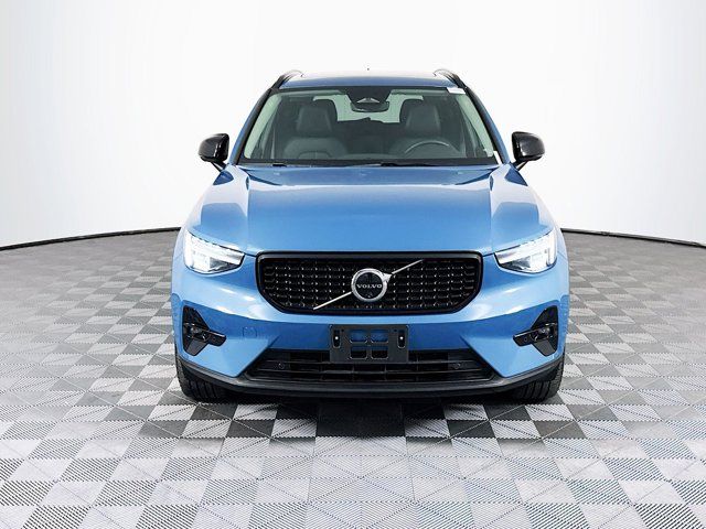 2024 Volvo XC40 Plus Dark Theme