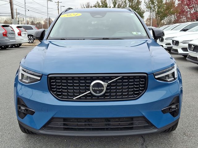 2024 Volvo XC40 Plus Dark Theme