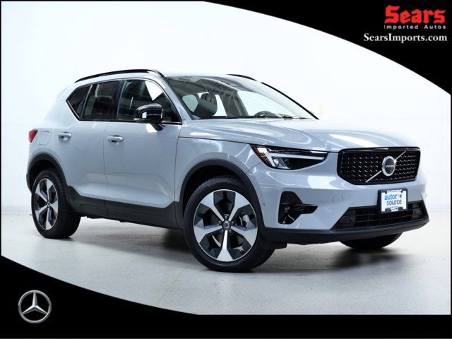 2024 Volvo XC40 Plus Dark Theme