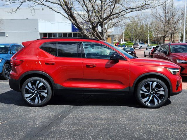 2024 Volvo XC40 Plus Dark Theme