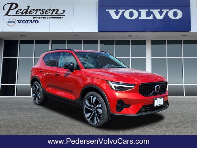 2024 Volvo XC40 Plus Dark Theme