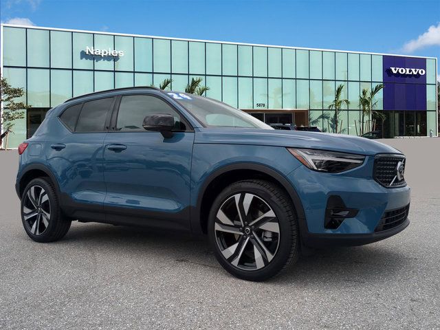 2024 Volvo XC40 Plus Dark Theme