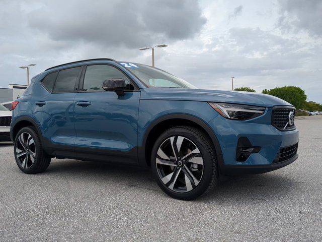 2024 Volvo XC40 Plus Dark Theme