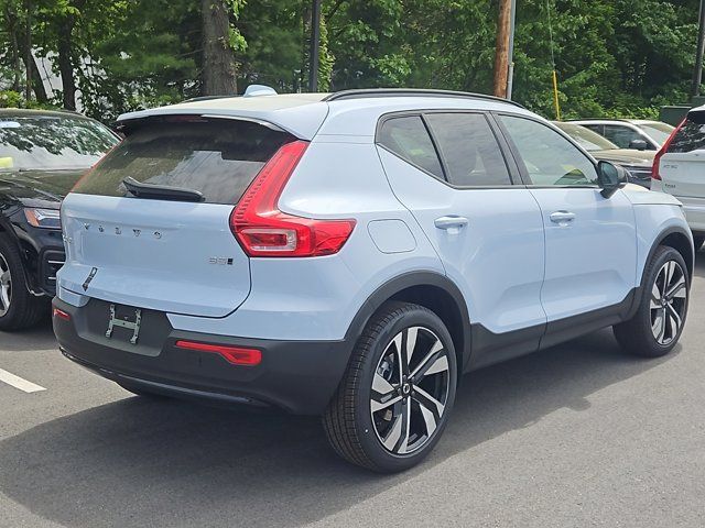 2024 Volvo XC40 Plus Dark Theme