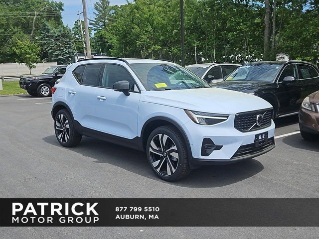 2024 Volvo XC40 Plus Dark Theme