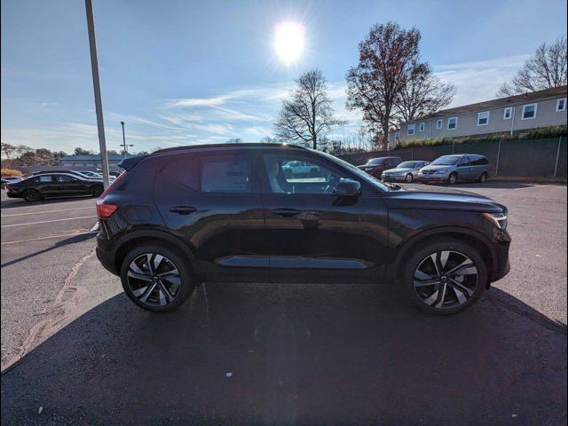 2024 Volvo XC40 Plus Dark Theme