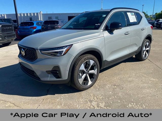 2024 Volvo XC40 Plus Dark Theme