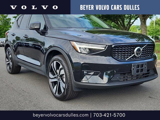 2024 Volvo XC40 Plus Dark Theme