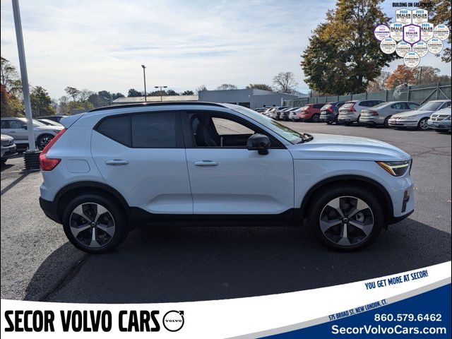 2024 Volvo XC40 Plus Dark Theme