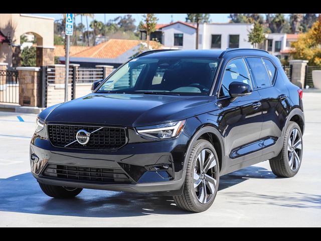 2024 Volvo XC40 Plus Dark Theme