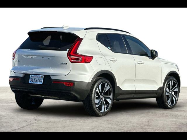 2024 Volvo XC40 Plus Dark Theme