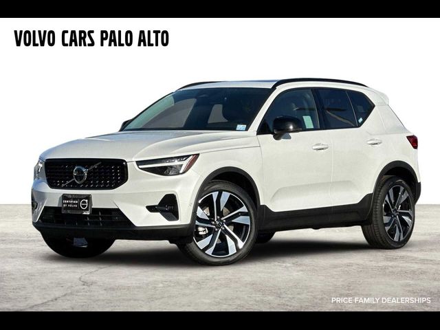 2024 Volvo XC40 Plus Dark Theme