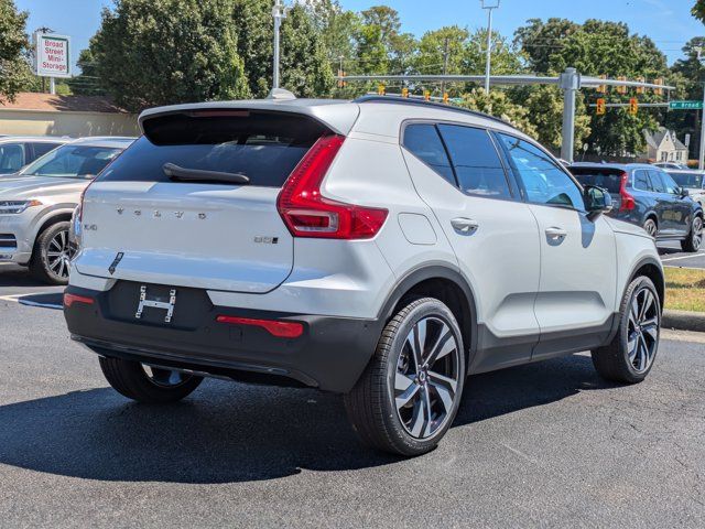 2024 Volvo XC40 Plus Dark Theme