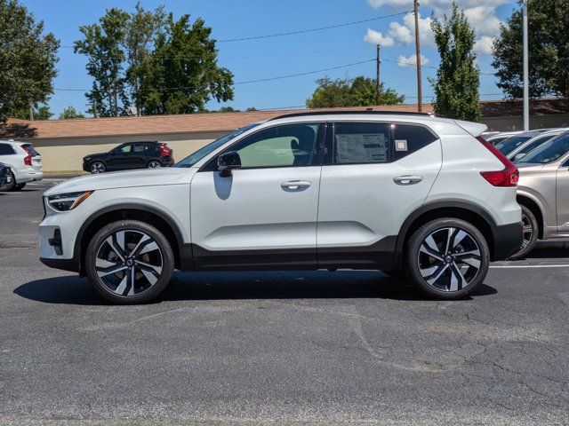 2024 Volvo XC40 Plus Dark Theme