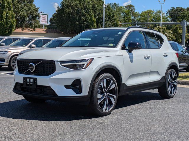 2024 Volvo XC40 Plus Dark Theme