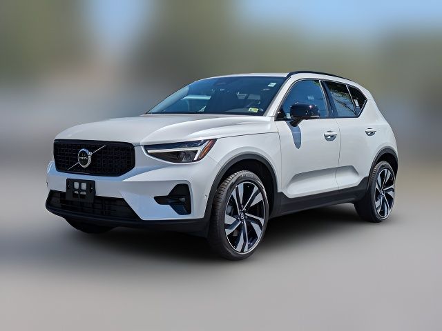 2024 Volvo XC40 Plus Dark Theme