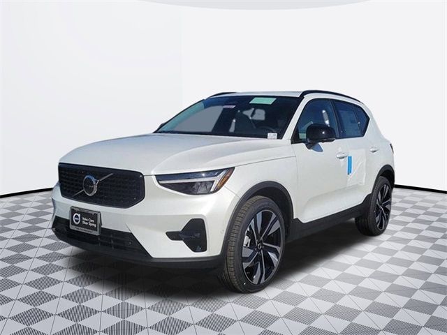 2024 Volvo XC40 Plus Dark Theme