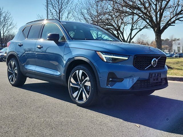 2024 Volvo XC40 Plus Dark Theme