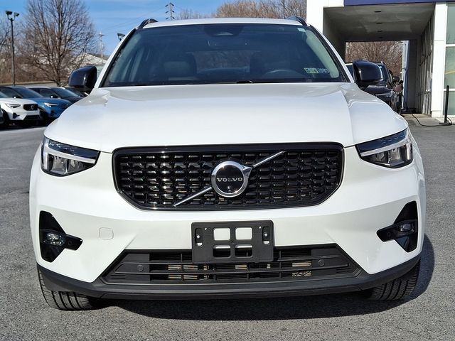 2024 Volvo XC40 Plus Dark Theme