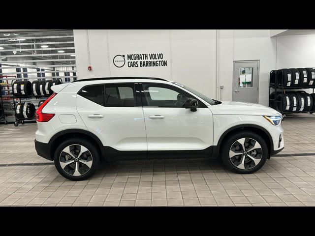 2024 Volvo XC40 Plus Dark Theme