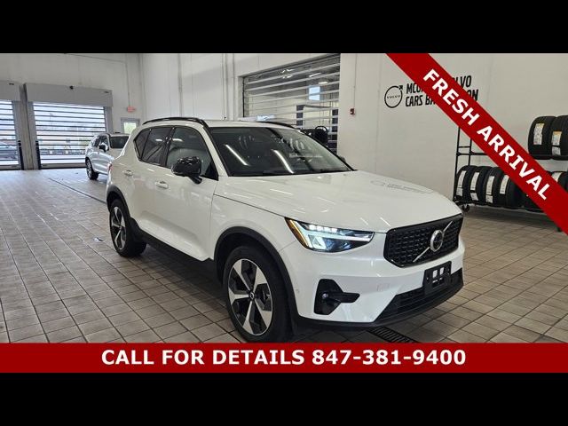 2024 Volvo XC40 Plus Dark Theme