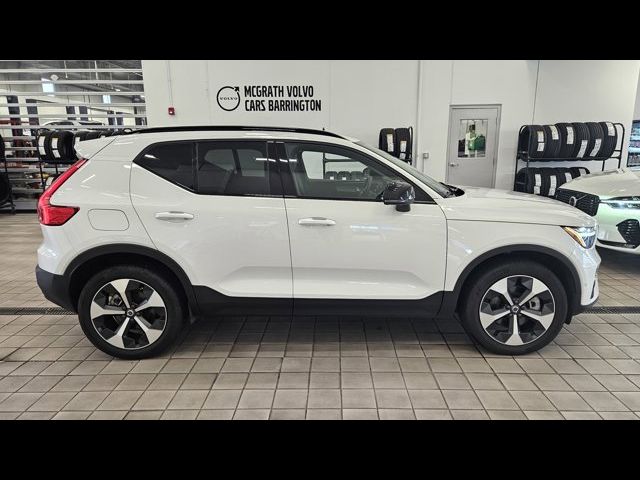 2024 Volvo XC40 Plus Dark Theme