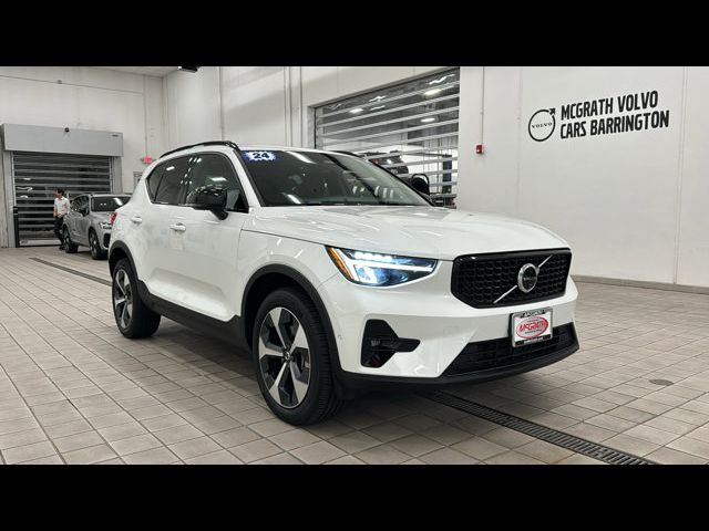 2024 Volvo XC40 Plus Dark Theme