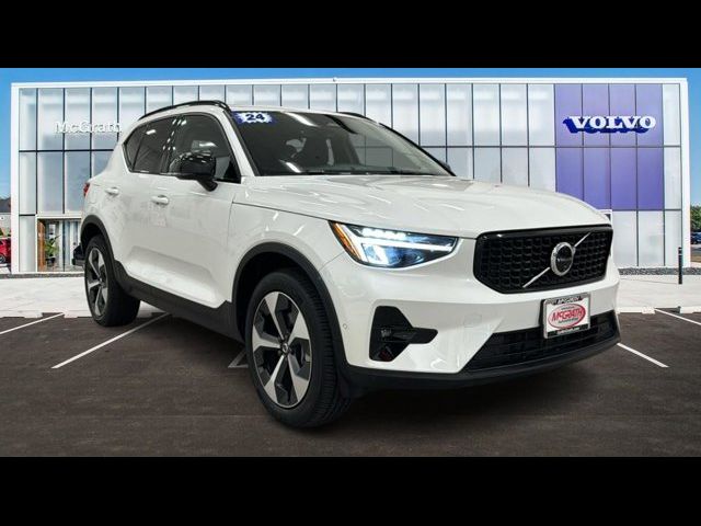 2024 Volvo XC40 Plus Dark Theme