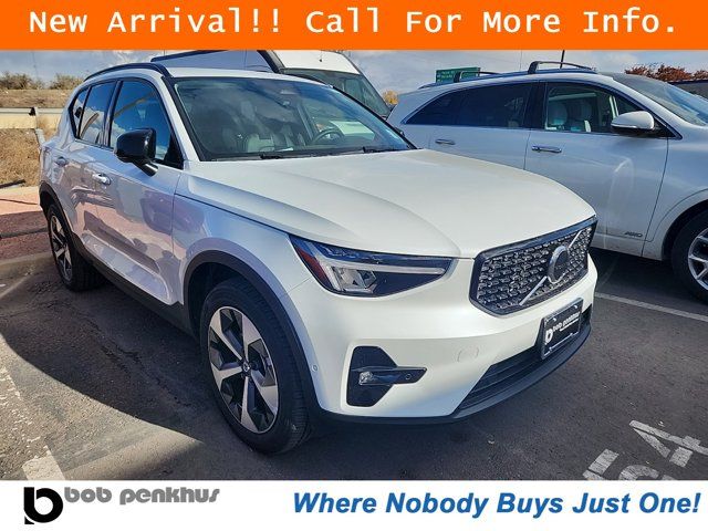 2024 Volvo XC40 Plus Dark Theme