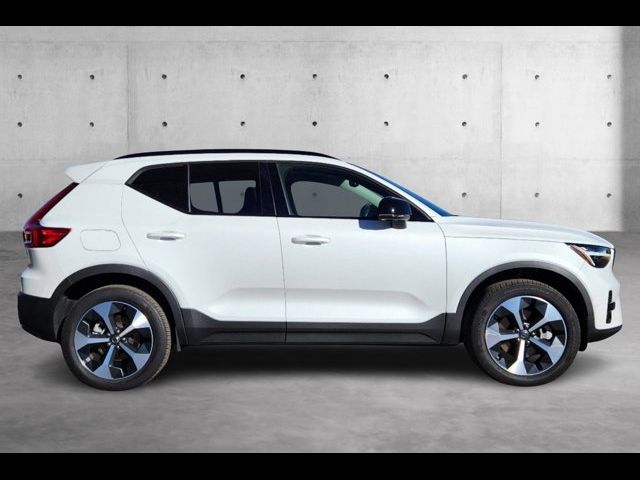 2024 Volvo XC40 Plus Dark Theme