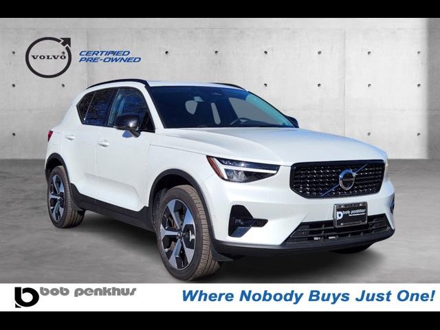 2024 Volvo XC40 Plus Dark Theme