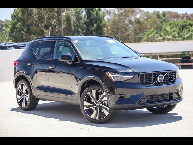 2024 Volvo XC40 Plus Dark Theme