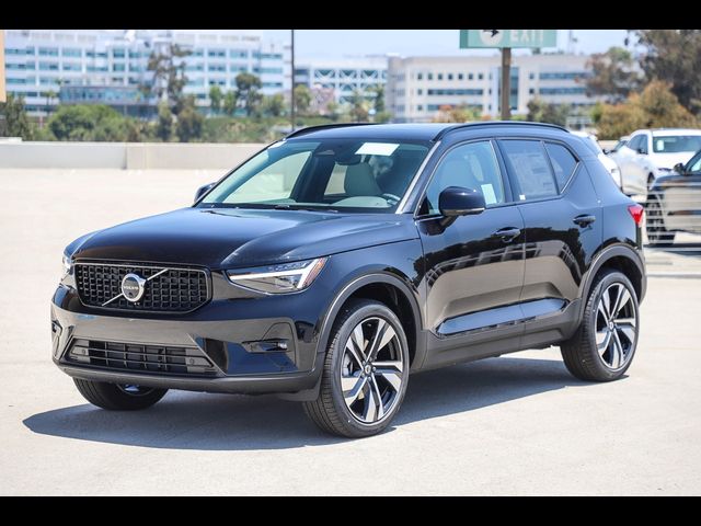 2024 Volvo XC40 Plus Dark Theme