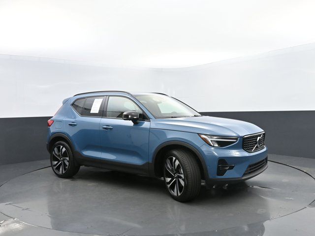 2024 Volvo XC40 Plus Dark Theme