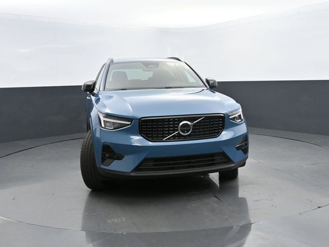 2024 Volvo XC40 Plus Dark Theme