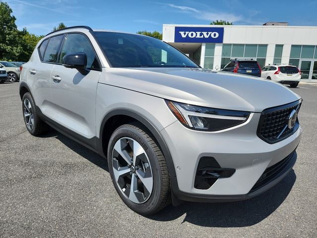 2024 Volvo XC40 Plus Dark Theme