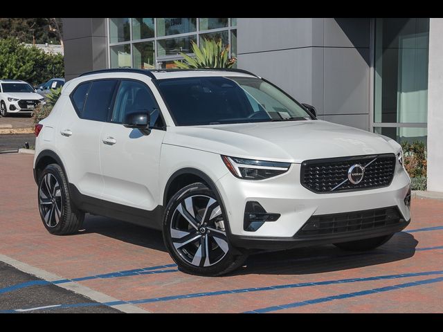 2024 Volvo XC40 Plus Dark Theme