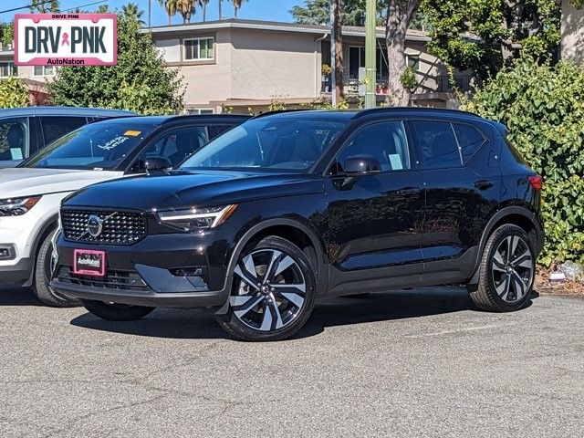 2024 Volvo XC40 Plus Dark Theme