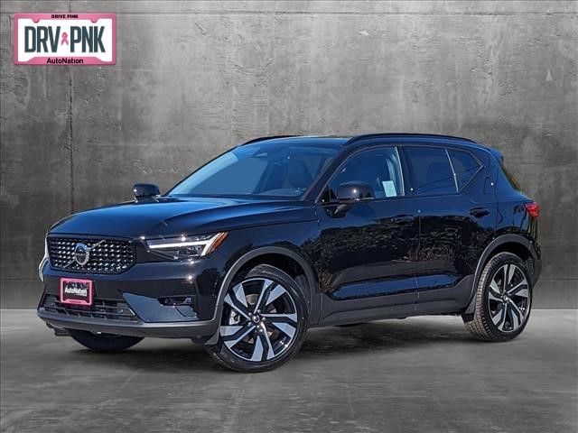 2024 Volvo XC40 Plus Dark Theme