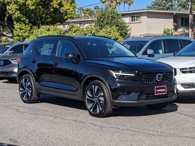 2024 Volvo XC40 Plus Dark Theme