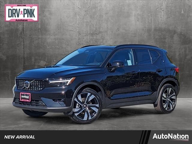 2024 Volvo XC40 Plus Dark Theme