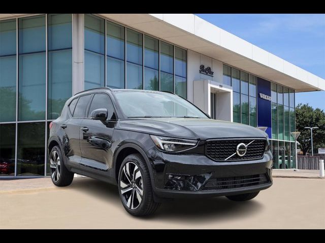 2024 Volvo XC40 Plus Dark Theme